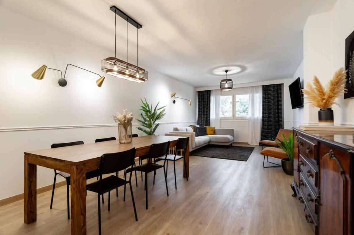 Exclusive Huge 4 Double Bedroom Center Appartement *